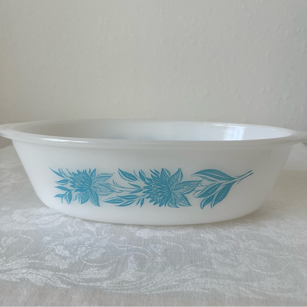 Vintage 1 QT. Glasbake White and Blue Floral Baking Casserole Dish - Picture 13 of 13